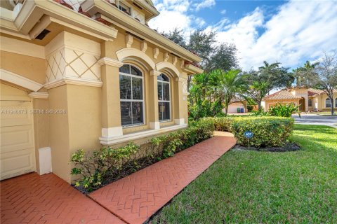 House in Miramar, Florida 5 bedrooms, 281.68 sq.m. № 2003054 - photo 5