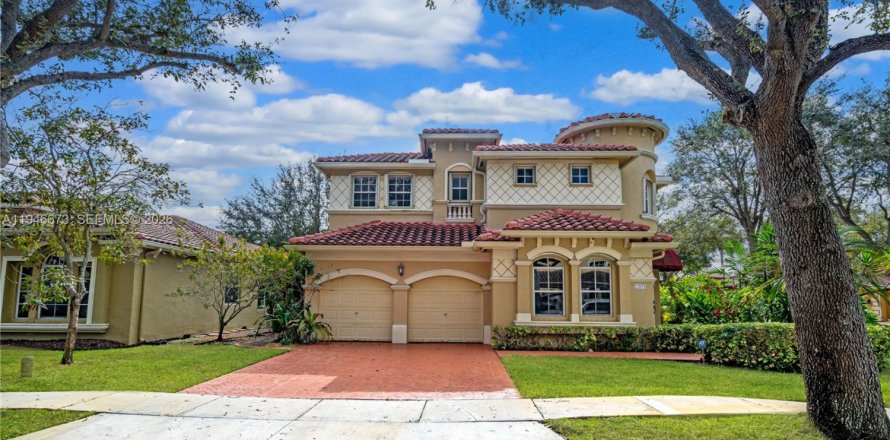 House in Miramar, Florida 5 bedrooms, 281.68 sq.m. № 2003054