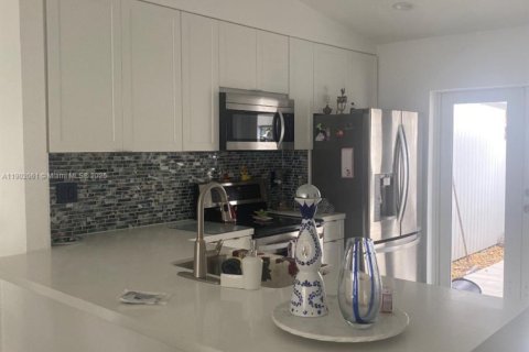 Villa ou maison à vendre à Hialeah, Floride: 3 chambres, 110.55 m2 № 1953589 - photo 5