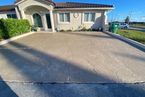 Villa ou maison à vendre à Hialeah, Floride: 3 chambres, 110.55 m2 № 1953589 - photo 1