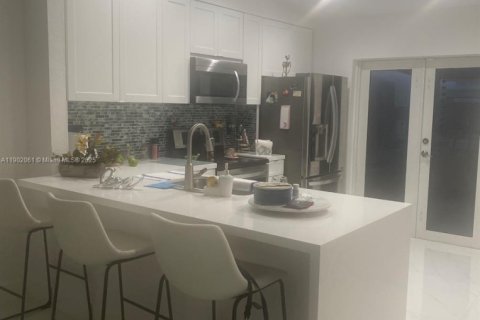 Villa ou maison à vendre à Hialeah, Floride: 3 chambres, 110.55 m2 № 1953589 - photo 2