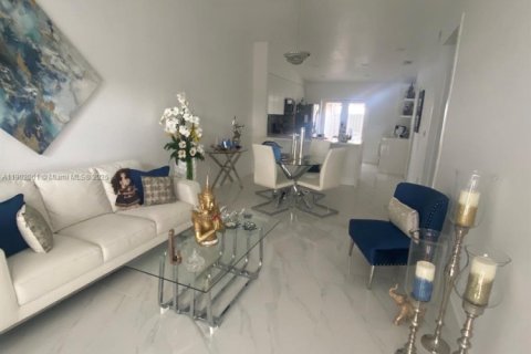 Villa ou maison à vendre à Hialeah, Floride: 3 chambres, 110.55 m2 № 1953589 - photo 8