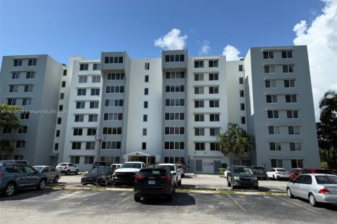Copropriété à louer à Miami, Floride: 2 chambres, 64.94 m2 № 1858650 - photo 2