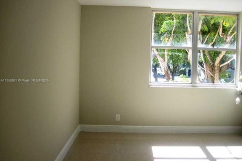 Copropriété à louer à Miami, Floride: 2 chambres, 64.94 m2 № 1858650 - photo 13