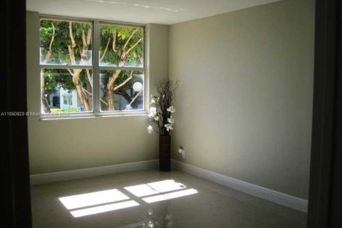 Copropriété à louer à Miami, Floride: 2 chambres, 64.94 m2 № 1858650 - photo 12
