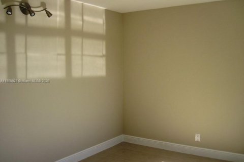 Copropriété à louer à Miami, Floride: 2 chambres, 64.94 m2 № 1858650 - photo 14