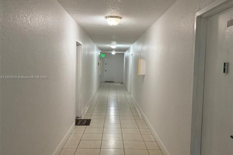 Copropriété à louer à Miami, Floride: 2 chambres, 64.94 m2 № 1858650 - photo 6