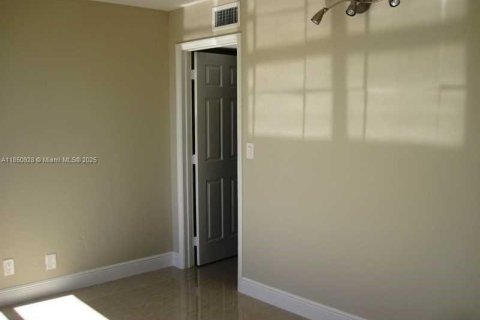Copropriété à louer à Miami, Floride: 2 chambres, 64.94 m2 № 1858650 - photo 15