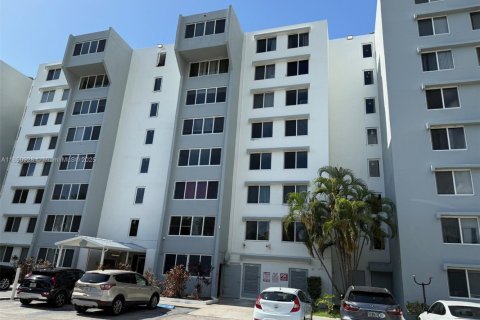 Copropriété à louer à Miami, Floride: 2 chambres, 64.94 m2 № 1858650 - photo 1