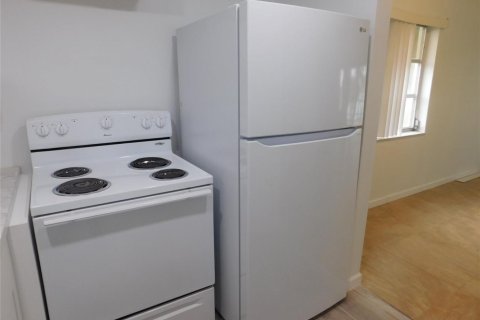 Condo in Deerfield Beach, Florida, 2 bedrooms  № 2086484 - photo 10