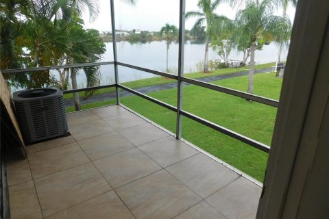 Condo in Deerfield Beach, Florida, 2 bedrooms  № 2086484 - photo 30
