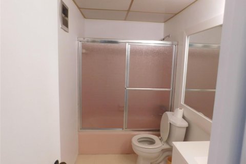 Condo in Deerfield Beach, Florida, 2 bedrooms  № 2086484 - photo 16