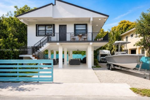 Casa en Key Largo, Florida 3 dormitorios, 111.85 m2 № 2244590