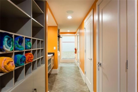 Casa en venta en Four Corners, Florida, 10 dormitorios, 1351.36 m2 № 2214473 - foto 14