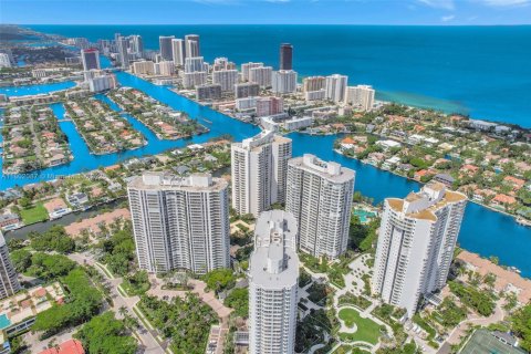 Condominio en venta en Aventura, Florida, 3 dormitorios, 294.78 m2 № 1689390 - foto 22