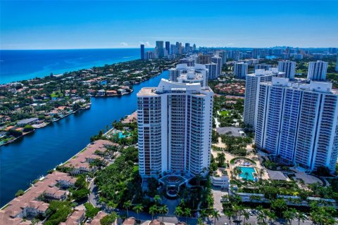 Condominio en venta en Aventura, Florida, 3 dormitorios, 294.78 m2 № 1689390 - foto 2