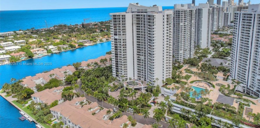 Condominio en Aventura, Florida, 3 dormitorios  № 1689390