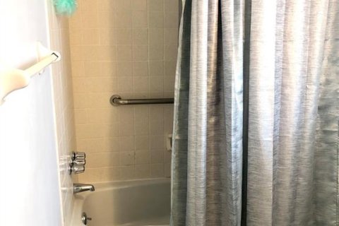 Condo in Dunedin, Florida, 2 bedrooms  № 1900183 - photo 24