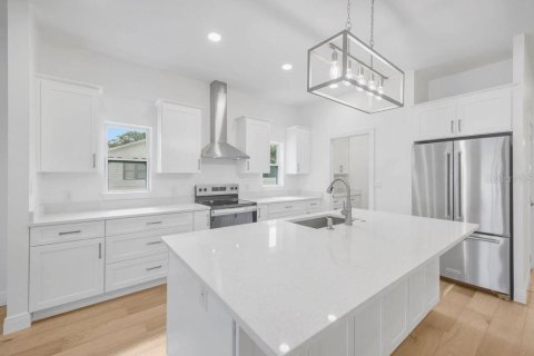 House in Largo, Florida 4 bedrooms, 171.22 sq.m. № 1873615 - photo 8