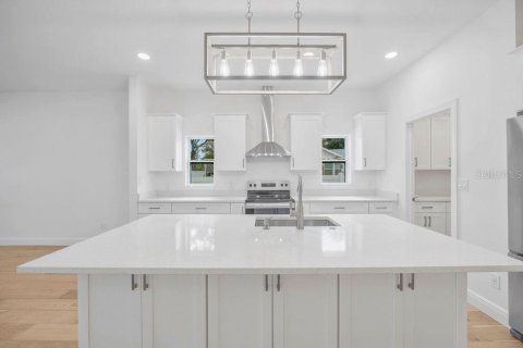 House in Largo, Florida 4 bedrooms, 171.22 sq.m. № 1873615 - photo 4
