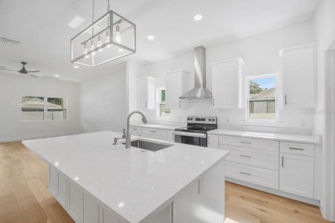 House in Largo, Florida 4 bedrooms, 171.22 sq.m. № 1873615 - photo 7