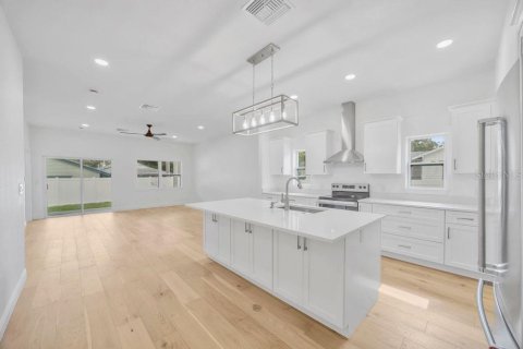 House in Largo, Florida 4 bedrooms, 171.22 sq.m. № 1873615 - photo 10