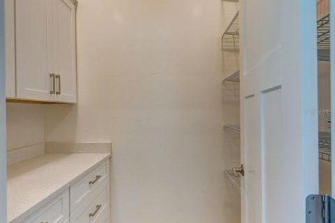 House in Largo, Florida 4 bedrooms, 171.22 sq.m. № 1873615 - photo 11