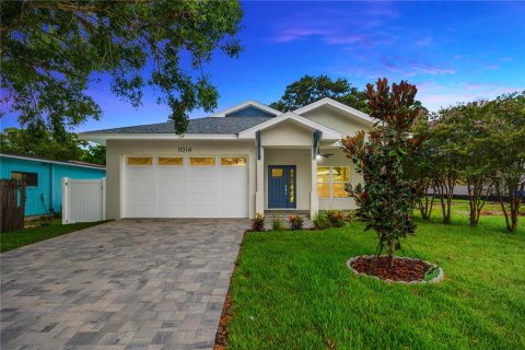 House in Largo, Florida 4 bedrooms, 171.22 sq.m. № 1873615 - photo 1
