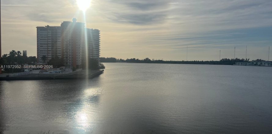 Condo à Miami, Floride, 2 chambres  № 2042103
