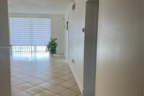 Copropriété à vendre à Miami, Floride: 2 chambres, 107.77 m2 № 2042103 - photo 9