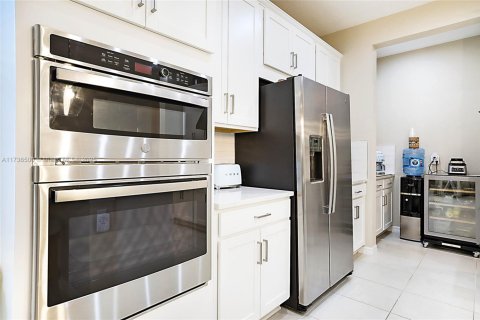 House in Port St. Lucie, Florida 4 bedrooms, 222.41 sq.m. № 1763365 - photo 11
