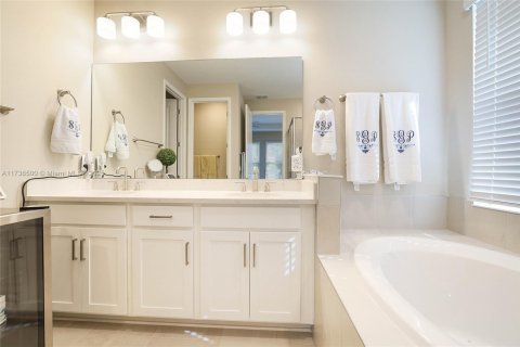 House in Port St. Lucie, Florida 4 bedrooms, 222.41 sq.m. № 1763365 - photo 17