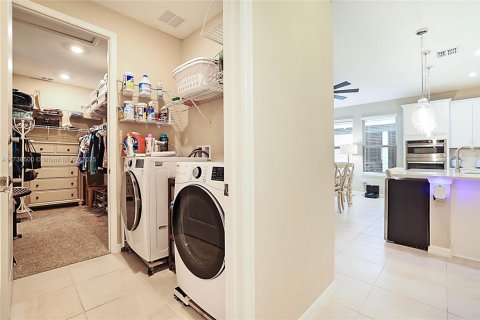 House in Port St. Lucie, Florida 4 bedrooms, 222.41 sq.m. № 1763365 - photo 22