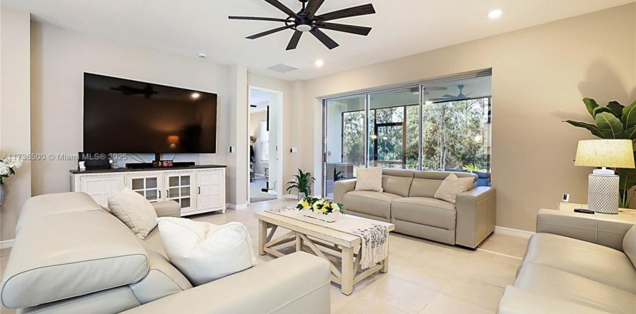 House in Port St. Lucie, Florida 4 bedrooms, 222.41 sq.m. № 1763365