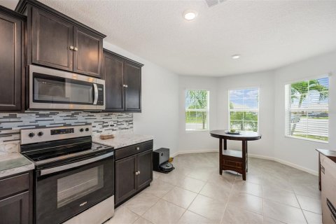 House in Mims, Florida 3 bedrooms, 161.46 sq.m. № 1849373 - photo 9