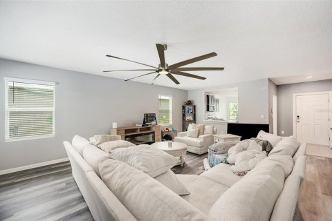 House in Mims, Florida 3 bedrooms, 161.46 sq.m. № 1849373 - photo 6