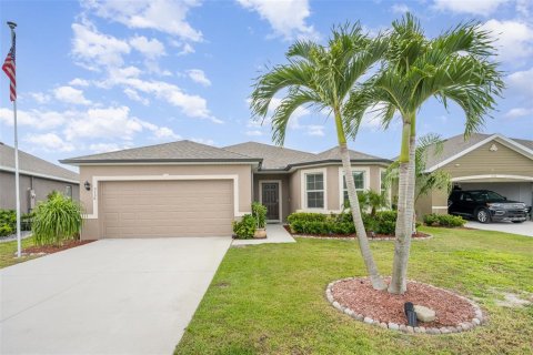 House in Mims, Florida 3 bedrooms, 161.46 sq.m. № 1849373 - photo 3
