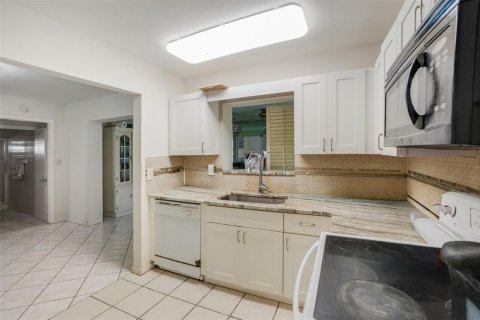 House in Port St. Lucie, Florida 3 bedrooms, 132.66 sq.m. № 2082077 - photo 9
