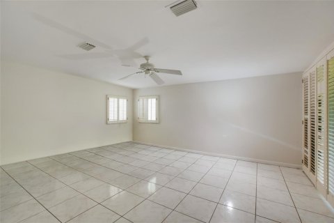 House in Port St. Lucie, Florida 3 bedrooms, 132.66 sq.m. № 2082077 - photo 13