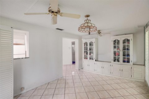 House in Port St. Lucie, Florida 3 bedrooms, 132.66 sq.m. № 2082077 - photo 6