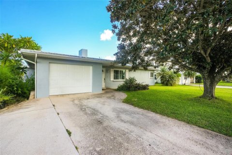 House in Port St. Lucie, Florida 3 bedrooms, 132.66 sq.m. № 2082077 - photo 4
