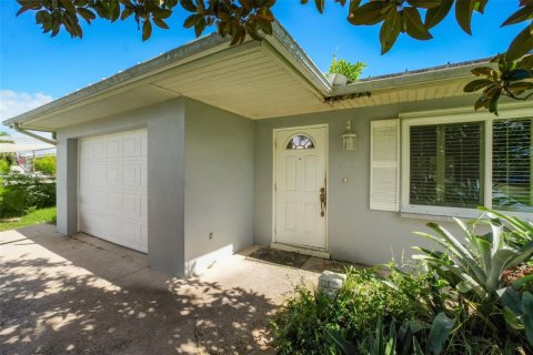 House in Port St. Lucie, Florida 3 bedrooms, 132.66 sq.m. № 2082077 - photo 3