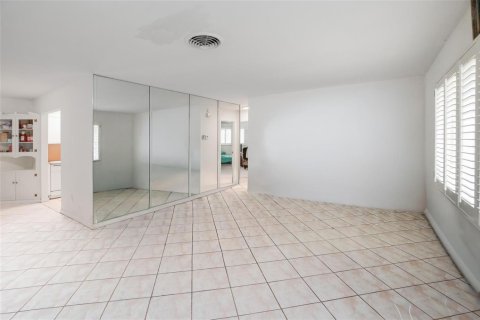 House in Port St. Lucie, Florida 3 bedrooms, 132.66 sq.m. № 2082077 - photo 5