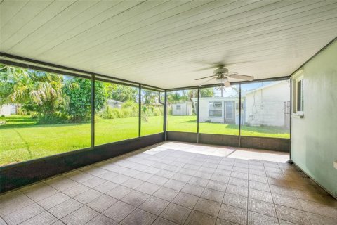 House in Port St. Lucie, Florida 3 bedrooms, 132.66 sq.m. № 2082077 - photo 22