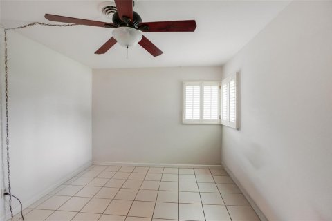 House in Port St. Lucie, Florida 3 bedrooms, 132.66 sq.m. № 2082077 - photo 19