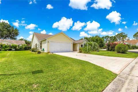 House in The Villages, Florida 3 bedrooms, 171.96 sq.m. № 1810654 - photo 2
