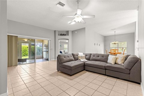 House in The Villages, Florida 3 bedrooms, 171.96 sq.m. № 1810654 - photo 16