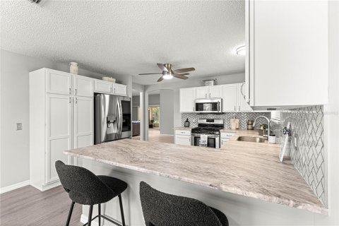House in The Villages, Florida 3 bedrooms, 171.96 sq.m. № 1810654 - photo 10