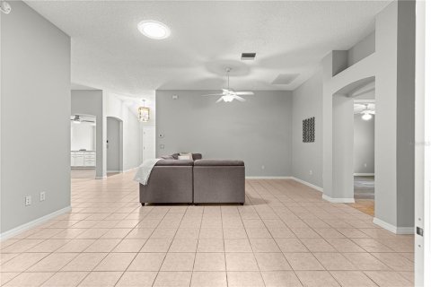 House in The Villages, Florida 3 bedrooms, 171.96 sq.m. № 1810654 - photo 20