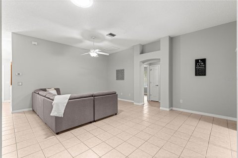 House in The Villages, Florida 3 bedrooms, 171.96 sq.m. № 1810654 - photo 19